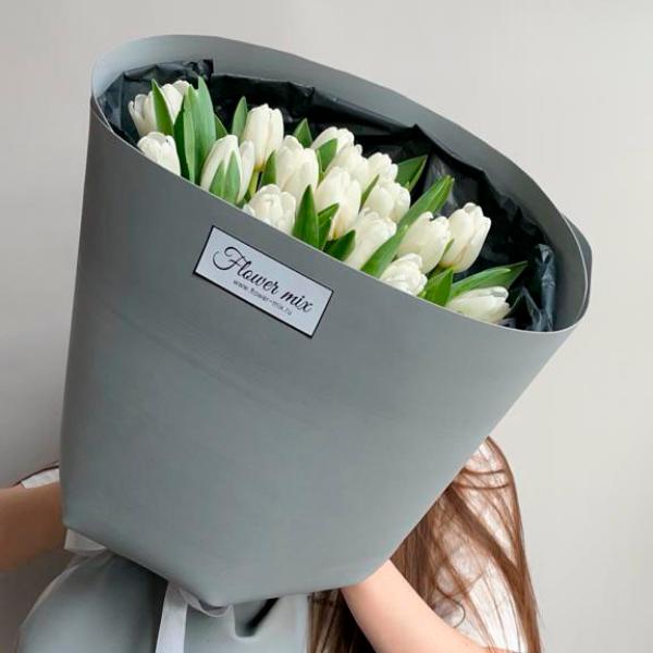 19 белых тюльпан